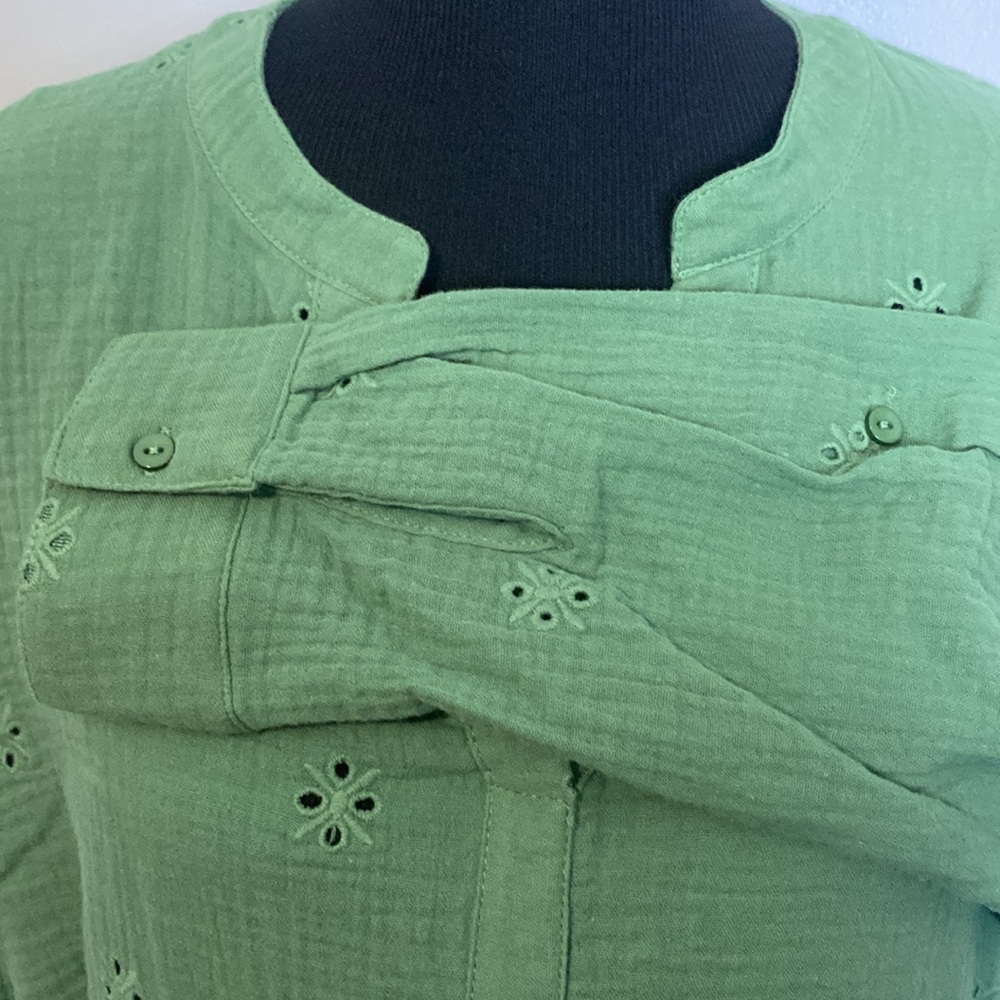 King Universal Eyelet Gauze Green Top 100% Cotton Sz L NWT Long to 3/4 Sleeve - Picture 4 of 6